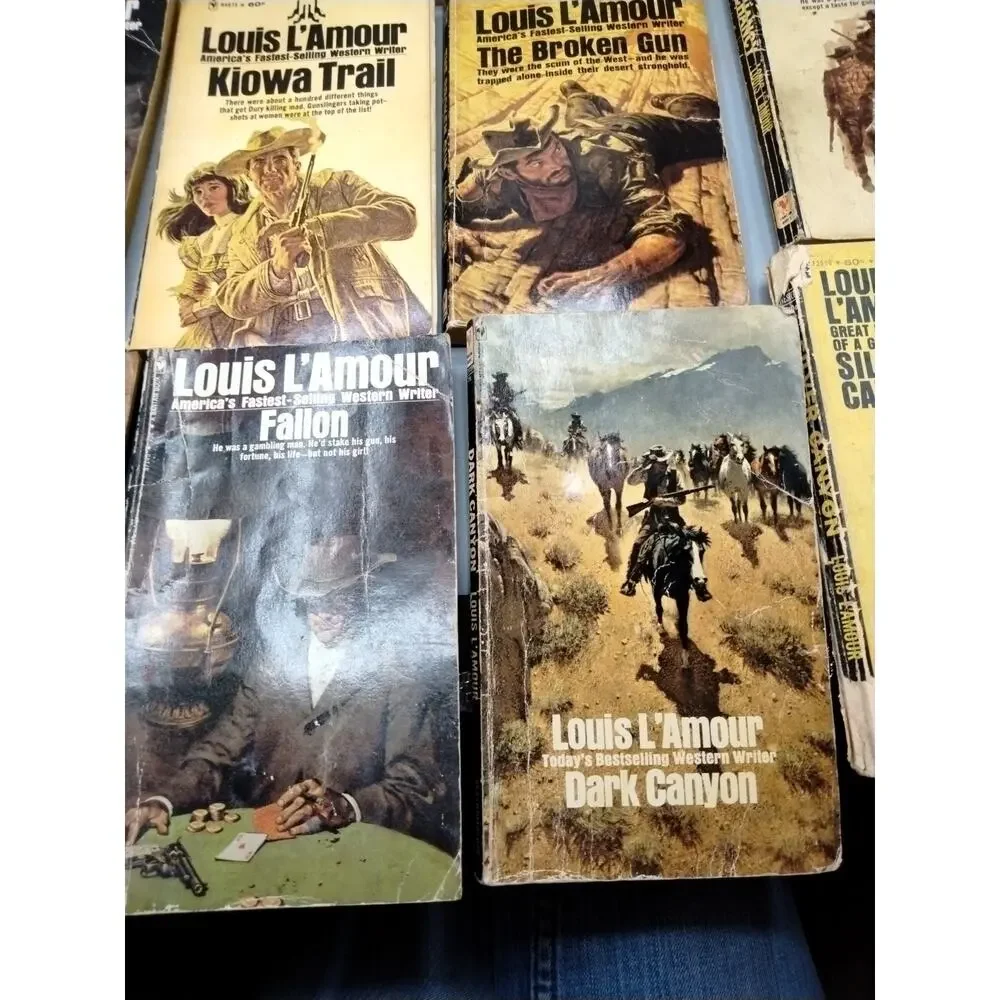 Louis L'AMOUR Western Novels Paperback Books - Lot of 25 (2)